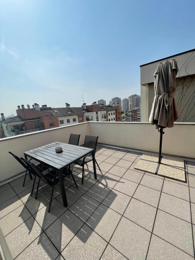 Elegant Apartment In Milan With Panoramic Terrace Exterior photo